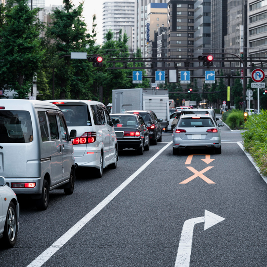 Consejos para Mejorar la Seguridad en Carretera de Noche: Innyec te Guía