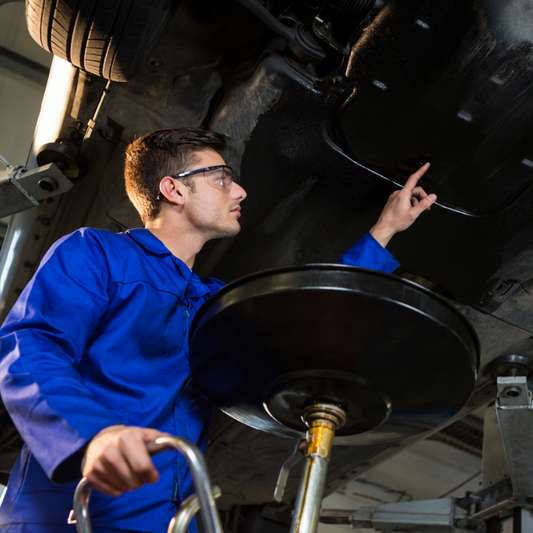 El Vínculo Vital: Explorando la Relación entre el Aceite y la Longevidad del Motor con Innyec