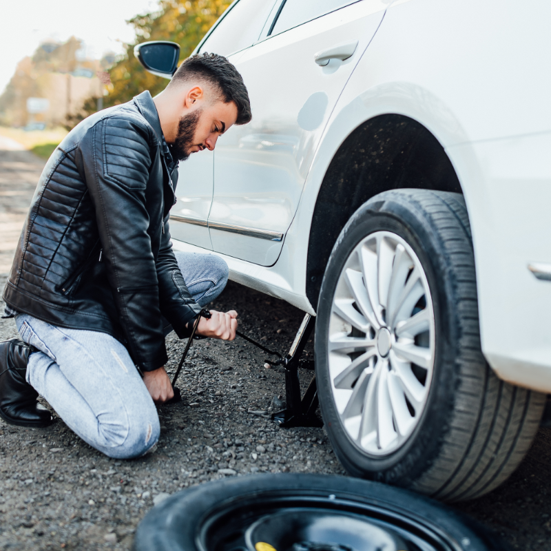 Los Peligros de Conducir con Neumáticos Desgastados: Innyec te Alerta sobre la Importancia del Mantenimiento Vehicular