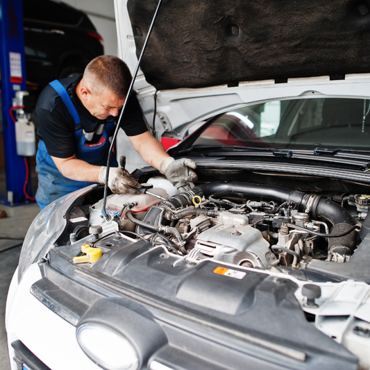 Mantén la Calma y Conduce: La Importancia Vital de la Refrigeración del Motor en la Mecánica con Innyec